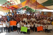 Posteriormente, en la Escuela Primaria Francisco I. Madero se entregaron las obras realizadas, que incluyeron la construcción de nuevas aulas, la rehabilitación de las existentes y la entrega de módulos sanitarios. Estas acciones beneficiarán a más de 110 alumnos de distintos grados y representaron una inversión superior a los 7.6 millones de pesos.