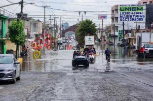 Hasta el momento la autoridad local descarta afectación en los negocios y viviendas.