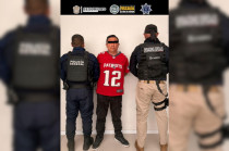 Ismael “N” durante su detención por la Policía Municipal de Coacalco