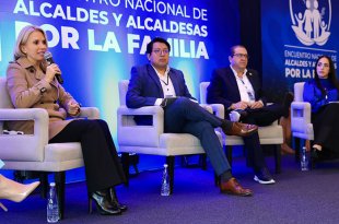 Romina Contreras destacó los servicios de salud y atención social del Complejo Rosa Mística durante el encuentro nacional de alcaldes y alcaldesas por la familia.