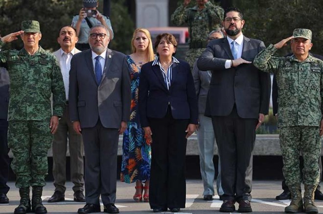 La Banda Sinfónica del Estado de México fue la encargada de interpretar el Himno Nacional y estatal.