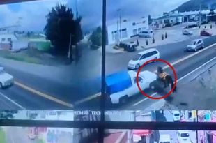 #Video: ¡Brutal! Caballo desbocado impacta camioneta, en #Ozumba