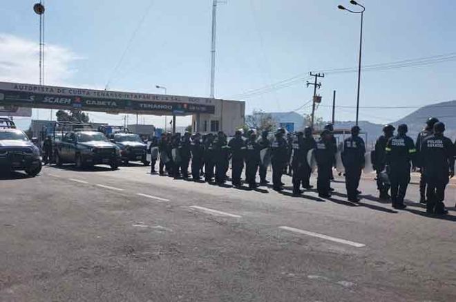 Afirmaron que hasta llegar a un acuerdo, la carretera permanecerá cerrada.