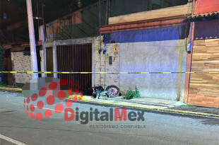 De acuerdo con los primeros reportes, la motocicleta terminó derrapando sobre la avenida Gómez Farías, en la esquina con Vicente Guerrero.