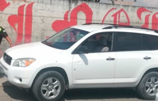 Comando ataca a balazos a líder taxista en Toluca