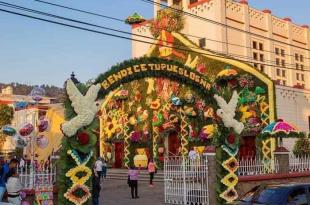 magna ofrenda conformada por más de 1 millón de flores