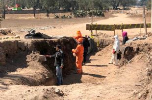 Algunos testimonios sugieren que con las excavaciones se dañaron basamentos piramidales.