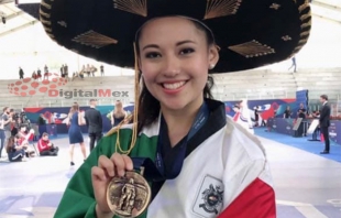 La taekwondoín Ana Zulema levanta la mano para Premio Estatal del Deporte