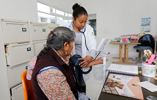 Entrega Toluca rehabilitación de Centro de Salud de San Diego de los Padres