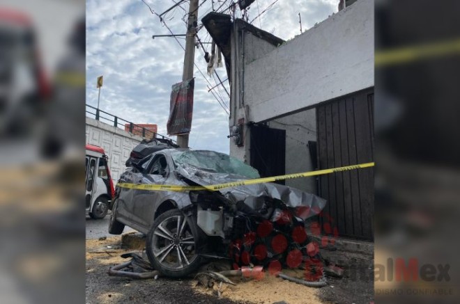 Vecinos del lugar informaron que viajaba solo, logró salir del vehículo por su propio pie y se retiró del lugar.