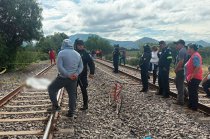 Autoridades acudieron a las vías ferroviarias de Santiago Atlatongo, en Teotihuacán, donde fue localizado un adolescente de 16 años sin vida.