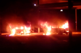 #Video: Incendian combis en terminal del Mexibús en Tecámac