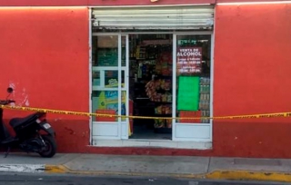 Asaltan tienda en Texcoco y matan a uno de sus empleados