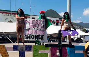 Frente a la Catedral, colectivo pide despenalizar el aborto en el #Edomex