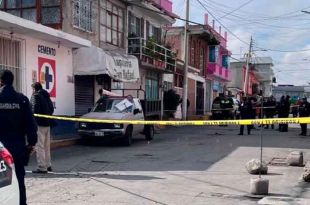 La víctima se encontraba conduciendo una camioneta Nissan Estaquitas cuando lo atacaron.