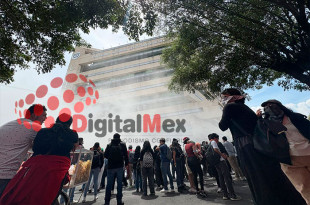 Durante el acto, los manifestantes derribaron vallas y realizaron iconoclasia