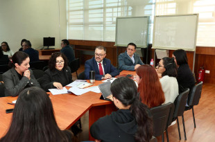 La rectora Martha Patricia Zarza Delgado sostuvo una mesa de diálogo con representantes estudiantiles de siete campus regionales de la institución.