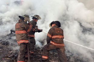 #Video: Bomberos sofocan incendio en tiradero de Chiconautla