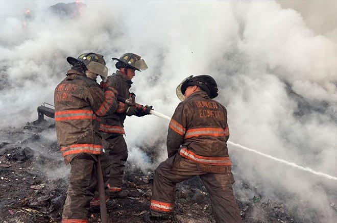 #Video: Bomberos sofocan incendio en tiradero de Chiconautla