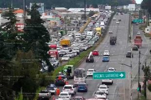 Caos vial por accidente en la Toluca-Tenango del Valle