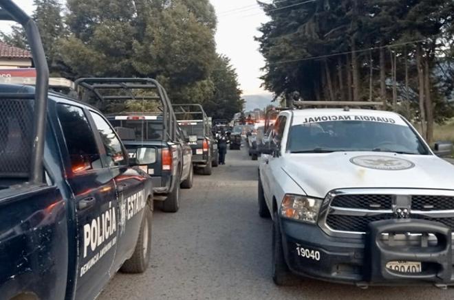 Los elementos agredidos recibieron golpes en la cabeza y fueron llevados a un hospital para recibir atención médica.