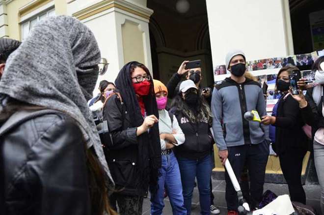 Estudiantes paristas en Rectoría de la UAEMéx