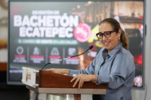 Azucena Cisneros Coss durante el comunicado sobre las acciones de bacheo en Ecatepec.