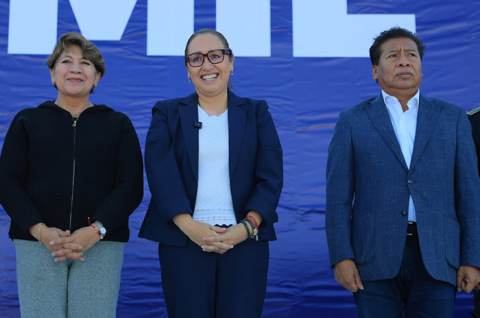 Azucena Cisneros Coss y Delfina Gómez Álvarez encabezaron la toma de protesta de más de 5 mil Comités por la Paz en Ecatepec, acompañadas de vecinos en el deportivo Valle de Anáhuac.