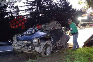 La víctima acabó por estrellarse contra un señalamiento vial y perdió la vida.