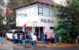 #Tenancingo: normalistas vandalizan módulos de policía