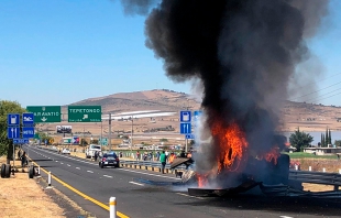 Se incendia tráiler en la Atlacomulco-Maravatío