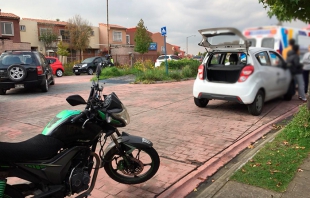 Conductora furiosa avienta mototaxi; un niño entre los heridos