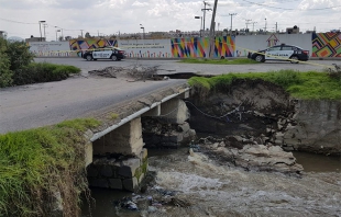A punto de colapsar puente vehicular en zona norte de Toluca