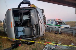 El conductor perdió el control y abandonó el lugar ileso, dejando a los pasajeros.