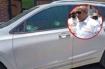 La camioneta blanca en la que viajaba José Arpide, alias “El Pacas”, quedó bajo resguardo tras el ataque armado.