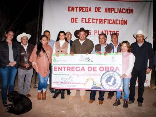 Entrega de ampliación de electrificación en Villa del Carbón 