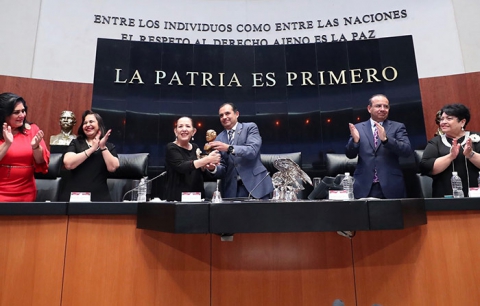 Senado galardona a María Elena Chapa con premio “Elvia Carillo Puerto”