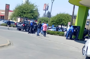 Tras el reporte a los servicios de emergencia, elementos de seguridad y paramédicos acudieron al sitio para atender la situación.