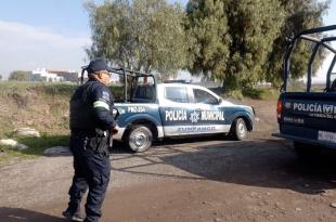 Autoridades de La Paz fueron alertadas de tres hombres tirados sobre la banqueta esta mañana.