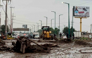 #Impresionante video: Lodo cubre la Toluca-Tenango; desborda canal y cierran circulación
