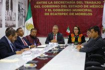 Azucena Cisneros y Norberto Morales firman convenio laboral en Ecatepec