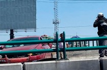 #Video: Automovilista impacta contra muro de contención en Paseo Tollocan