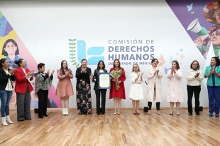 Myrna Araceli García Morón, titular de la CODHEM, destacó la importancia del reconocimiento a la resiliencia y contribución de las ganadoras.