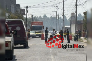 El percance ocurrió sobre la calle Josefa Ortiz de Domínguez, entre Constitución y 20 de Noviembre, cuando la mujer, de aproximadamente 30 años, cruzó un tope, perdió el control del vehículo y se derrapó.