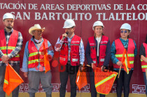 Omar Sánchez Velázquez durante el arranque de obras