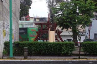 La víctima tenía un lazo alrededor del cuello y lo ubicaron sobre Avenida 5 de Mayo.