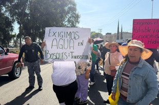 Habitantes de ejidos de Tequisistlán bloquearon la vialidad para exigir conexión a la red de agua potable, la cual —afirman— ha sido condicionada a pagos elevados.