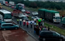 Bloquean la México-Tuxpan por falta de agua en Axapusco