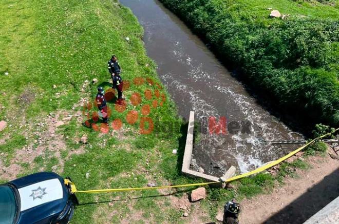 elementos del cuerpo de Bomberos Toluca y los uniformados resguardaron la escena.