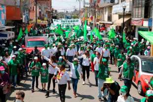 Lalo Bernal recibe en las calles de Xonacatlán el apoyo de la gente